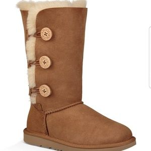 🎀BNIB Bailey button Uggs